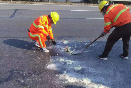 麦盖提公路下沉注浆加固